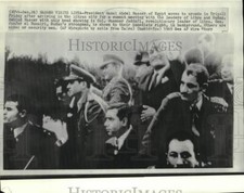 1969 Press Photo Egyptian President Gamal Abdel Nasser waves to crowds in Libya