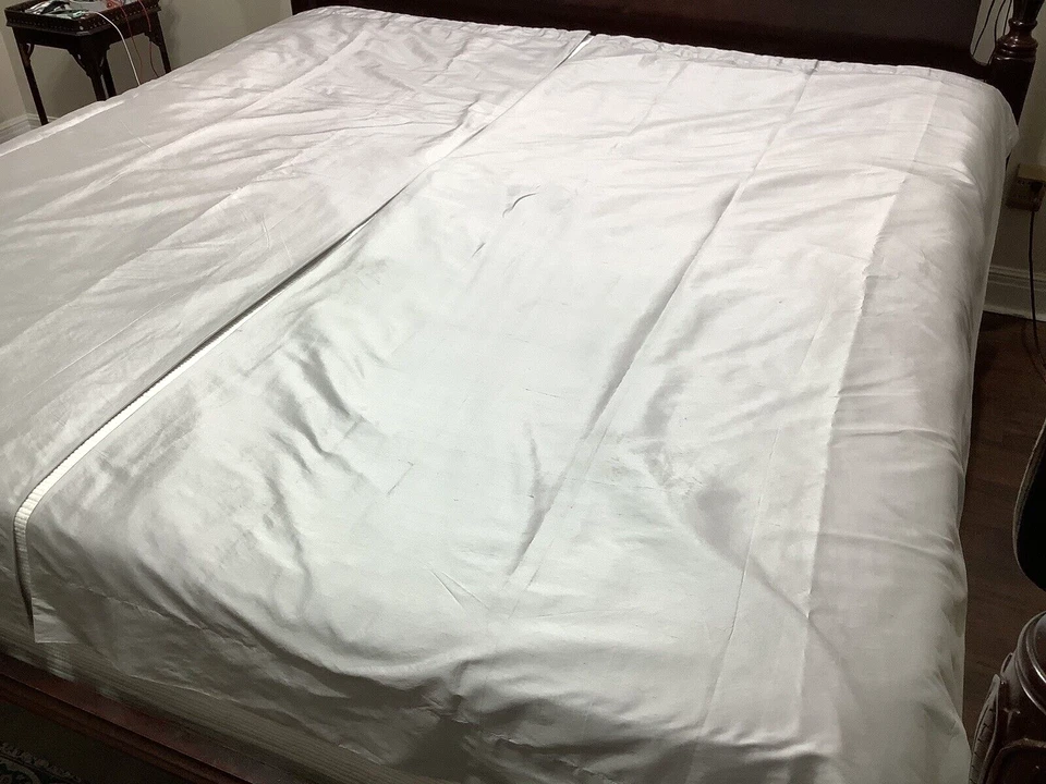 Panel de cortina Pottery Barn Kids Monique Lhuillier 2 gris seda apagón 44 x 84 Foto 4 de 4