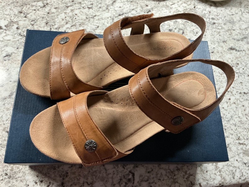 ROCKPORT ~ Pretty Leather Sandals - Women’s Size 9 -  Low Wedge w Adj Straps
