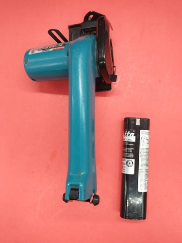 MAKITA CORDLESS 3 3/8" CIRCULAR SAW MODEL 5090D - PLEASE READ (AP1138077)
