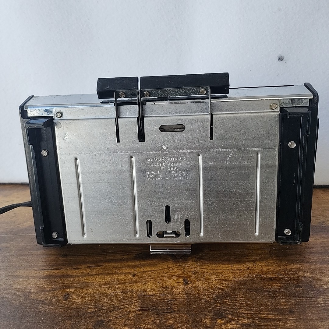 Vintage General Electric Deluxe Toast-R-Oven A2T93 Toaster Oven