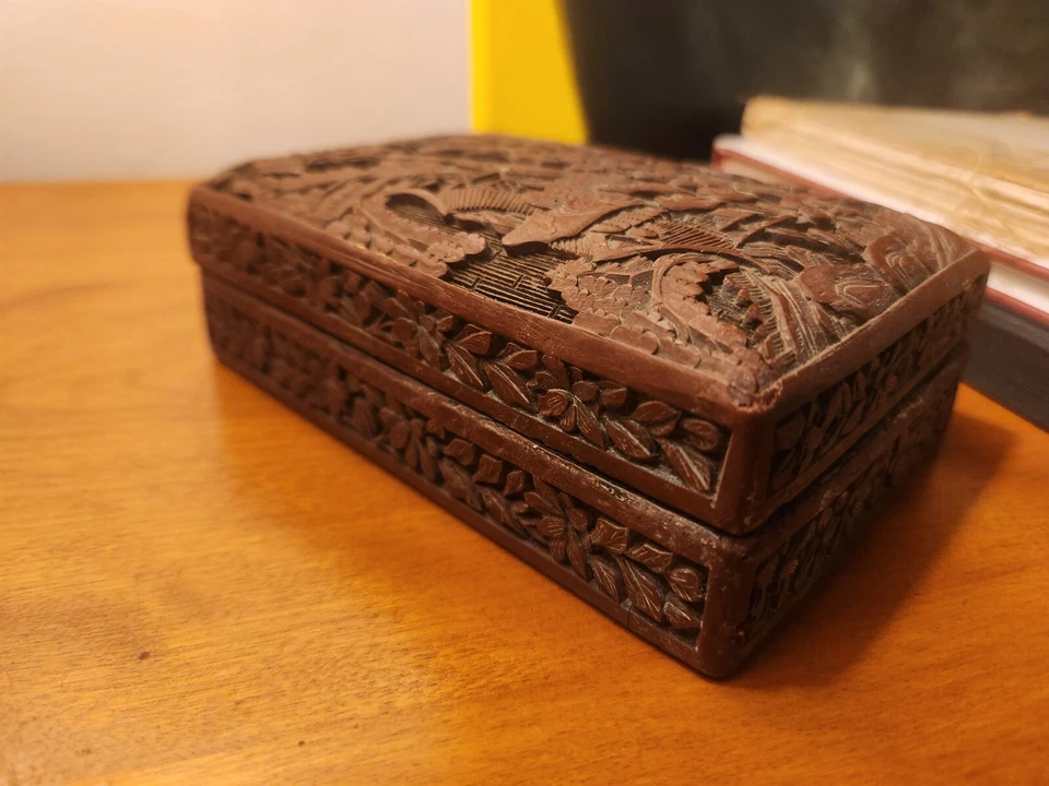 Una antigua caja de cinabrio tallada china es un tesoro lleno de historia y arte Foto 2 de 4