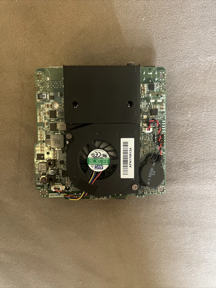 Intel NUC N3700 Quad Core Pentium NUC5PPYB Barebones con ventilador de refrigeración CPU Foto 2 de 2