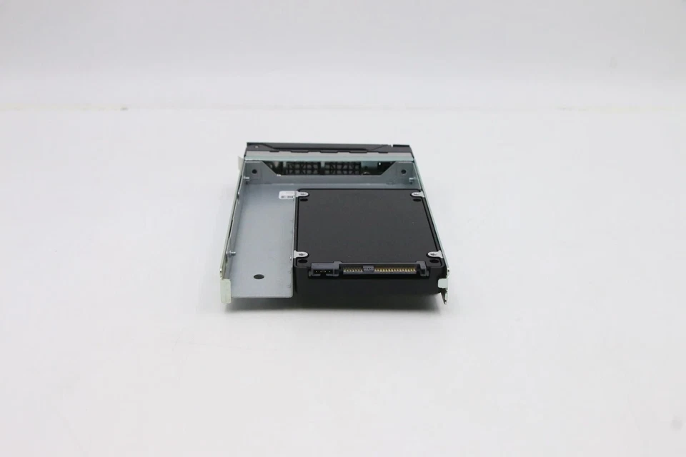Lenovo 00PH878 4XB0K12407 ThinkServer SAS 800GB 12Gb/s 2.5" in 3.5'' Tray SSD - Image 4 of 4