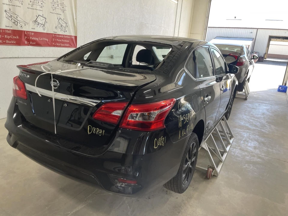 Gato de piso usado se adapta a: Nissan Sentra 2018 grado A Foto 4 de 4