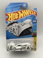 Mainline Hot Wheels White Cloak and Dagger HKK19