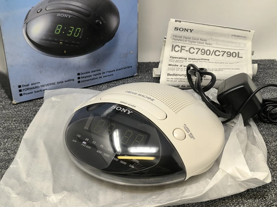 Sony ICF-C790 Radiowecker Uhr Dream Machine Vintage FM/AM Creme NEU