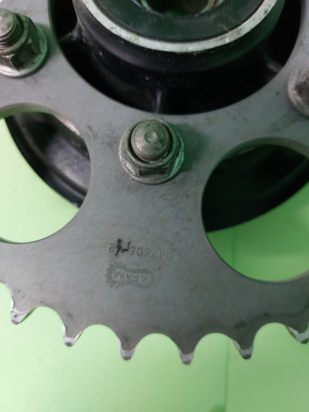 06 07 2006 2007 KAWASAKI ZX10R ZX10 R REAR WHEEL SPROCKET CARRIER