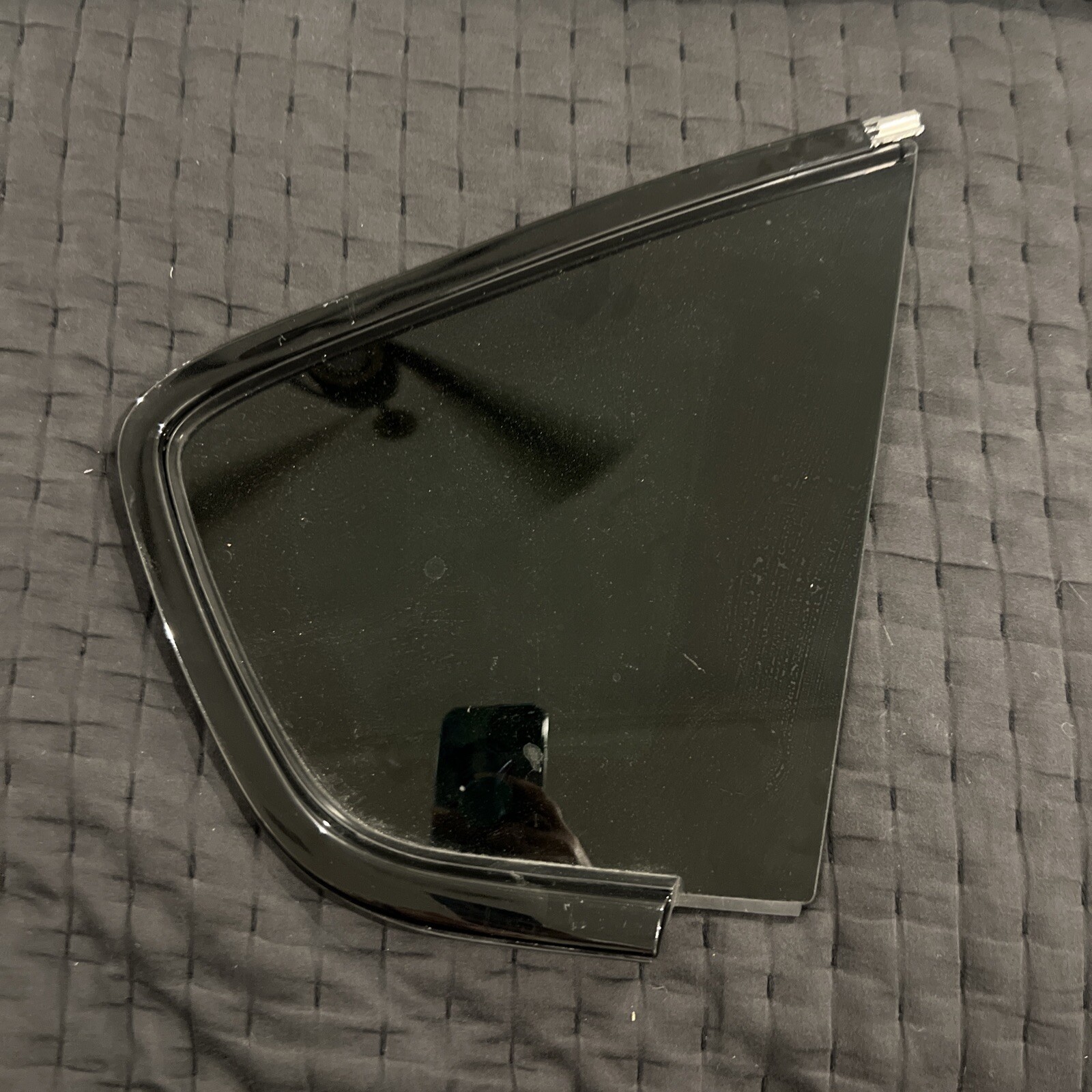 Maserati Levante genuine normal quarter glass triangular glass window r / Q2-891