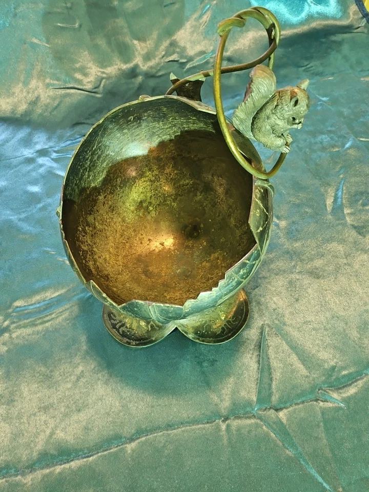 Antiguo cuenco de tuerca de ardilla plato de plata cuádruple Wilcox victoriano de latón bronce  Foto 4 de 4