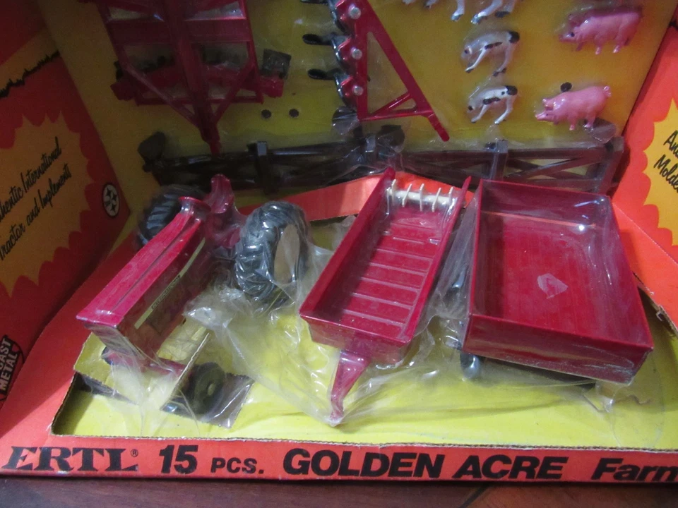 ERTL ESCALA 1/32 INTERNACIONAL ACRES DE ORO 15 PIEZAS JUEGO DE GRANJA - NUEVO EN CAJA Foto 4 de 4