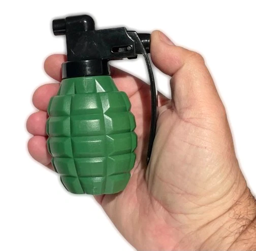 SQUIRTING FAKE COMBAT HERO HAND GRENADE Army Man Green Bomb Squirt Water Toy Gag - Image 3 of 4