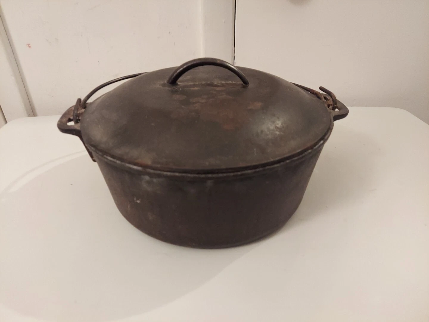 Cast Iron Dutch Oven Pot 5 Qt 10 1/4 Inch Cookware Black W Lid Handle Taiwan
