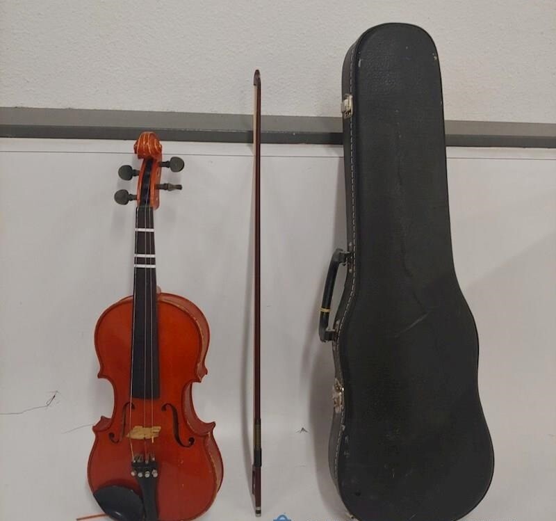 Suzuki No. 7 size 1/2 Violin, Japan 1982, with case&bow