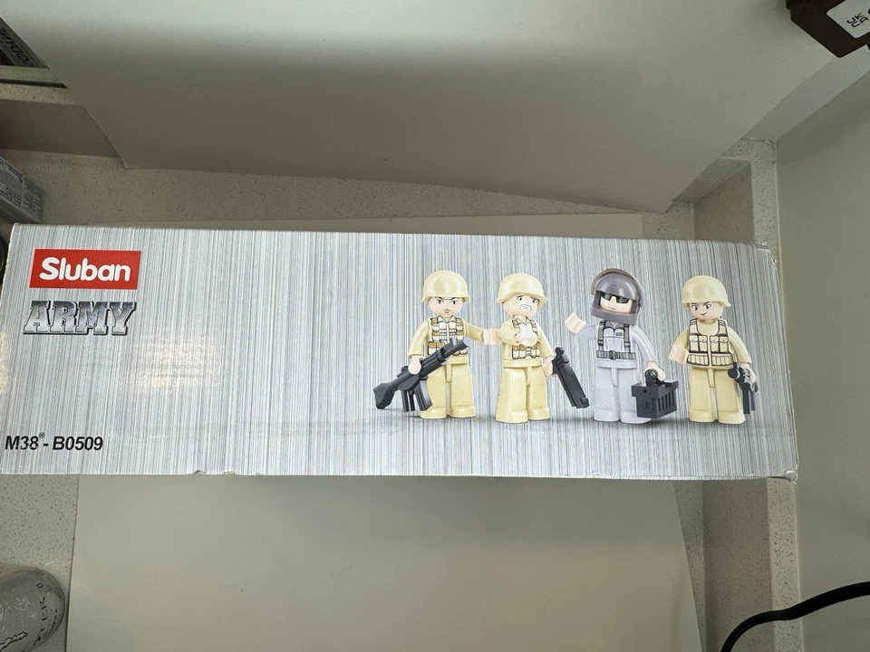 Sluban M38 B0509 US Army Black Hawk Rescue Medical Helicopter 439 Pieces NIB - Image 3 of 4