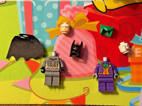 LEGO Batman: The Tumbler: Joker's Ice Cream Surprise (7888) COMPLETE