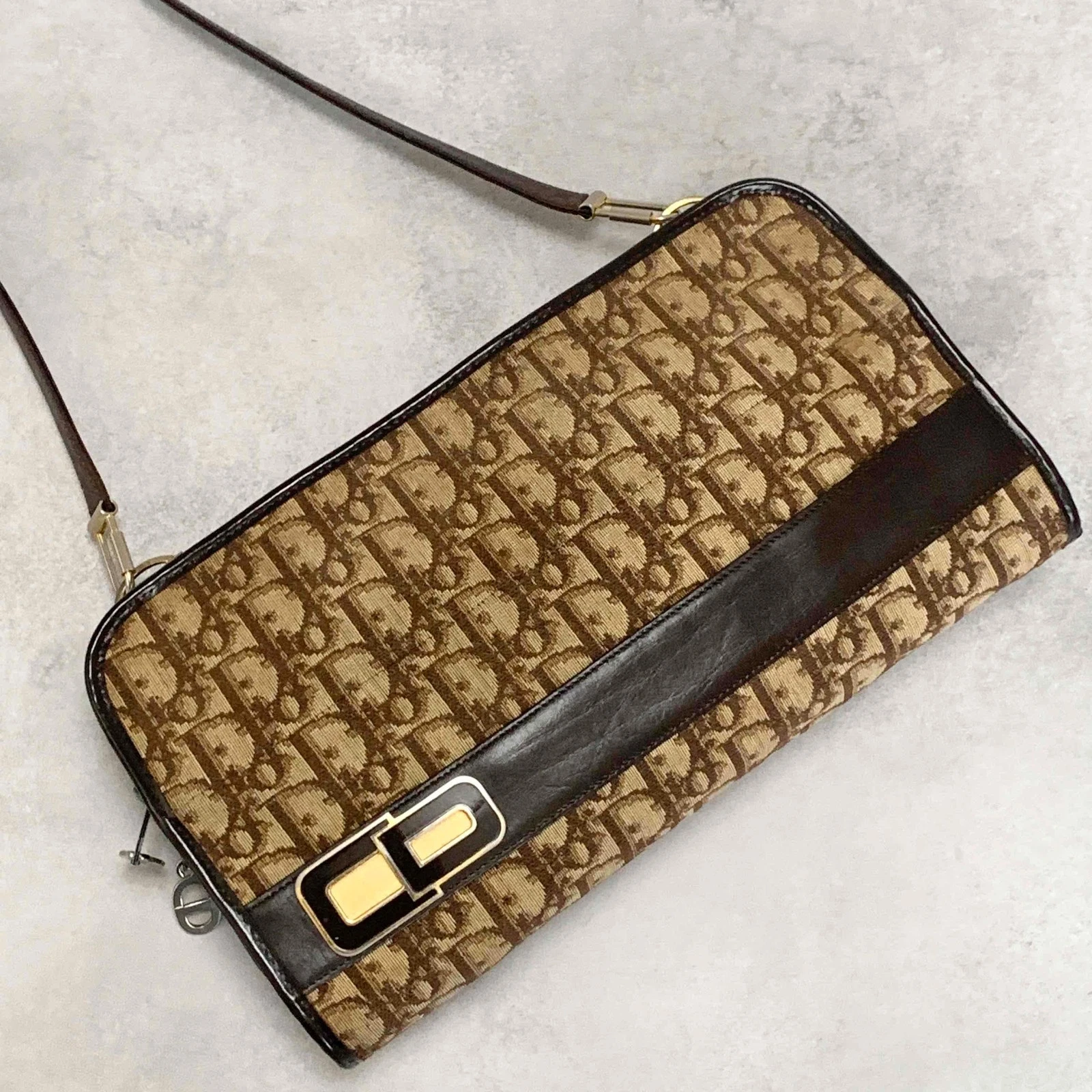 Christian Dior Sac Trotteur CD Sac à Main Bandoulière Toile Cuir Marron Or