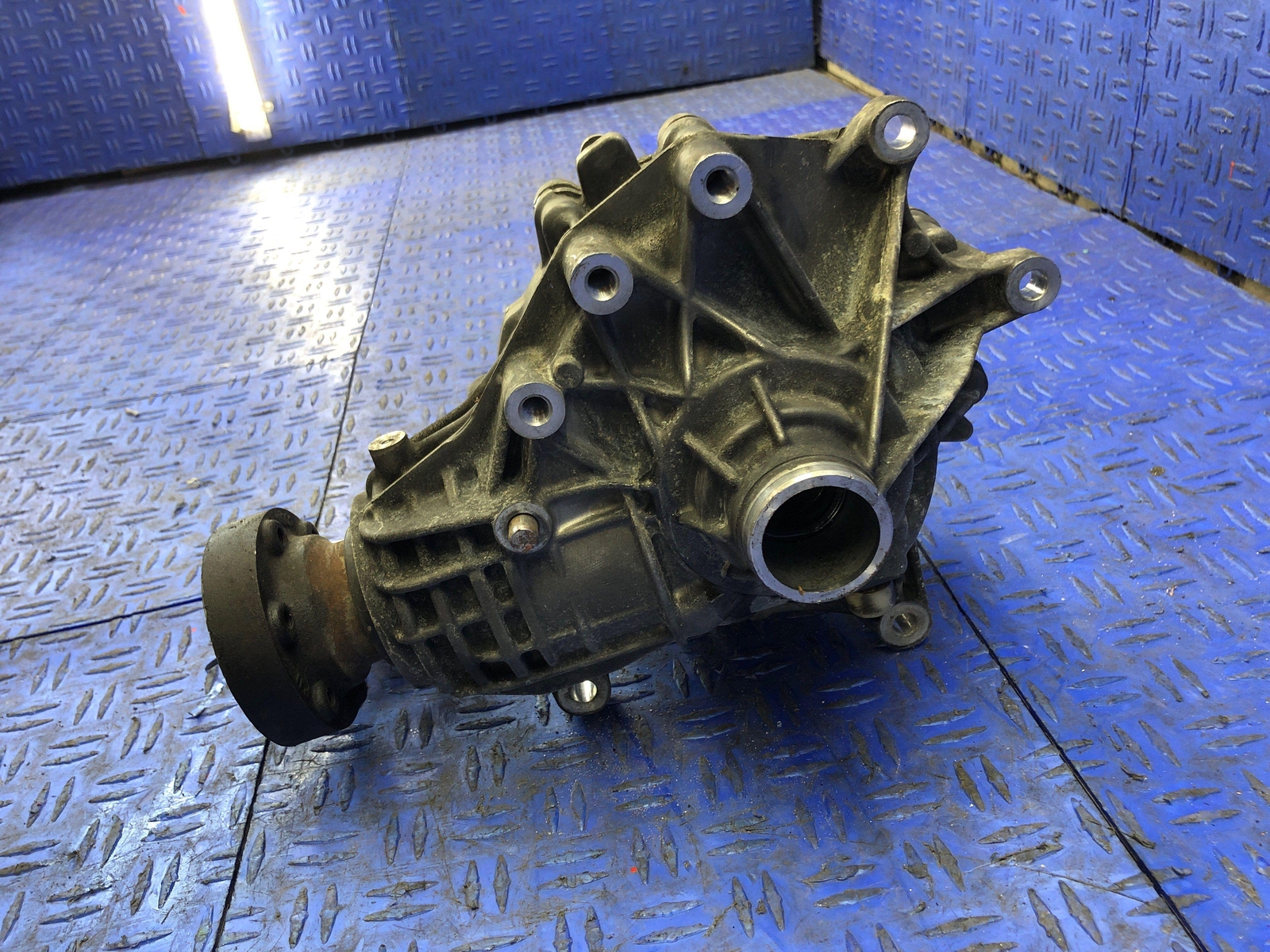 2014-2021 MASERATI QUATTROPORTE M156 FRONT DIFFERENTIAL AXLE CARRIER 06700077220