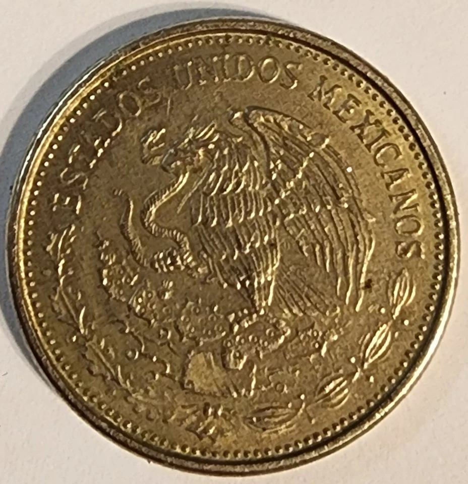 Moneda de 50 pesos de México 1987 Benito Juárez con error de duplicación  Foto 2 de 4