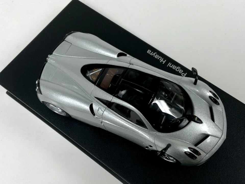 1/43 AutoArt Pagani Huayra in Silver  58206   CF090 - Image 2 of 4
