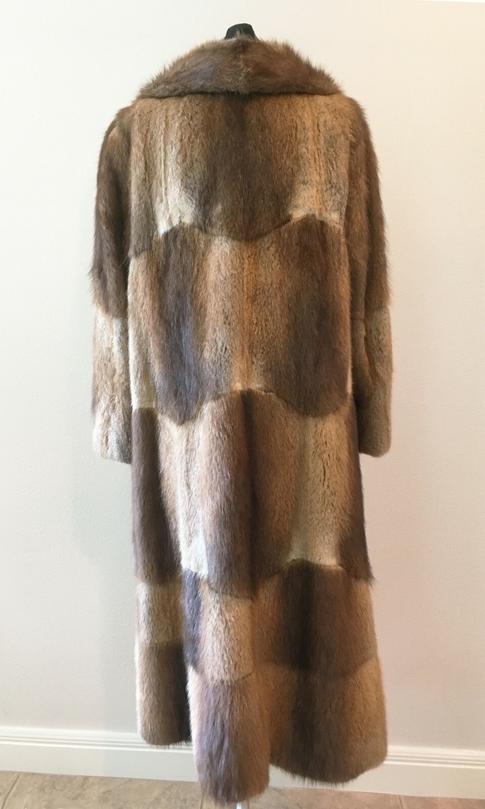 Brown Vintage Genuine Muskrat Fur Coat w/ TwoTone Wi… Gem