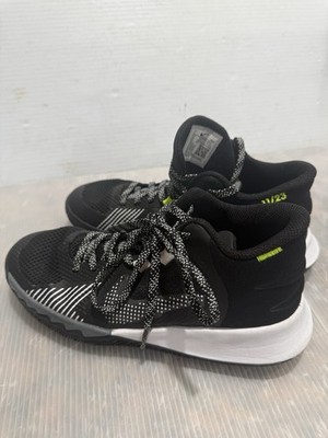 Nike Kyrie Flytrap 5 Youth Size 4 Black Basketball Shoes Sneakers