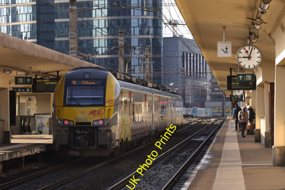 Foto SNCB Belgische Eisenbahn 12x8 Baureihe 08 EMU 08567 bei Brussells-Nord um 2023 P2