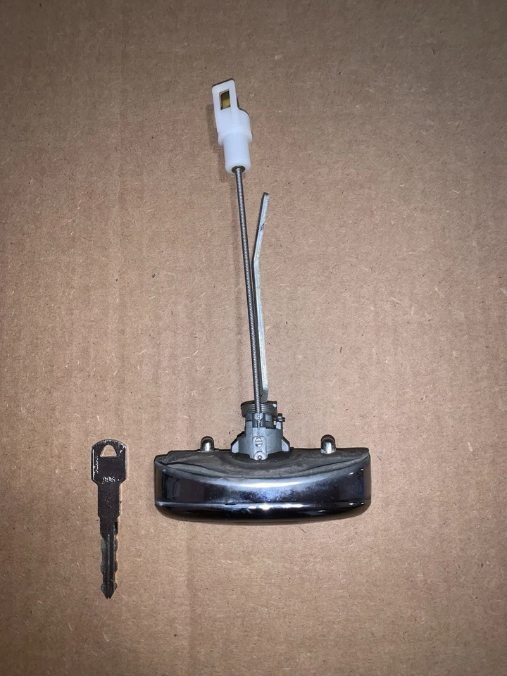 Insignia emblema cromado bloqueo maletero trasero Buick Riviera 95-99 25630927 LLAVE INCLUIDA Foto 4 de 4