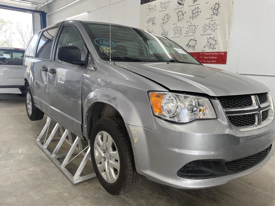 Used Front Right Seat Belt Front fits: 2019 Dodge Caravan bucket seat passenger Foto 4 de 4