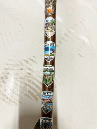 VINTAGE SOUVENIR WALKING STICK WITH SHIELD BADGES COLLECTIBLE CANE - Picture 8 of 14