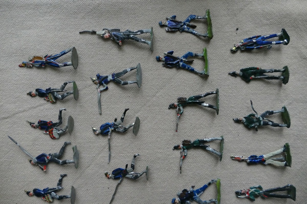 Plats d'étain - flat tin - Zinnfiguren - 34 Soldats divers