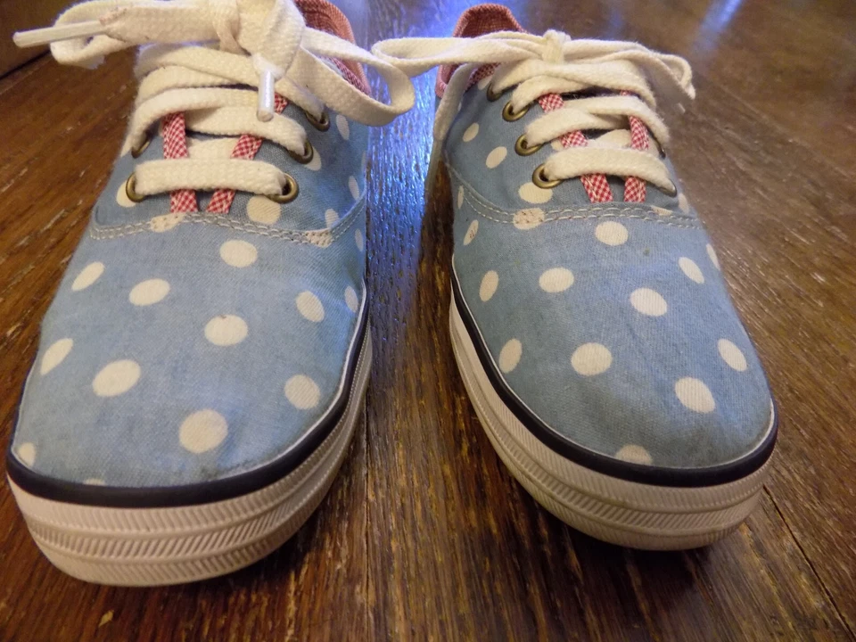 Tenis KEDS x Taylor Swift Denim Azul Blanco Lunares Rojo Borde gingham talla 7 En muy buena condición Foto 4 de 4