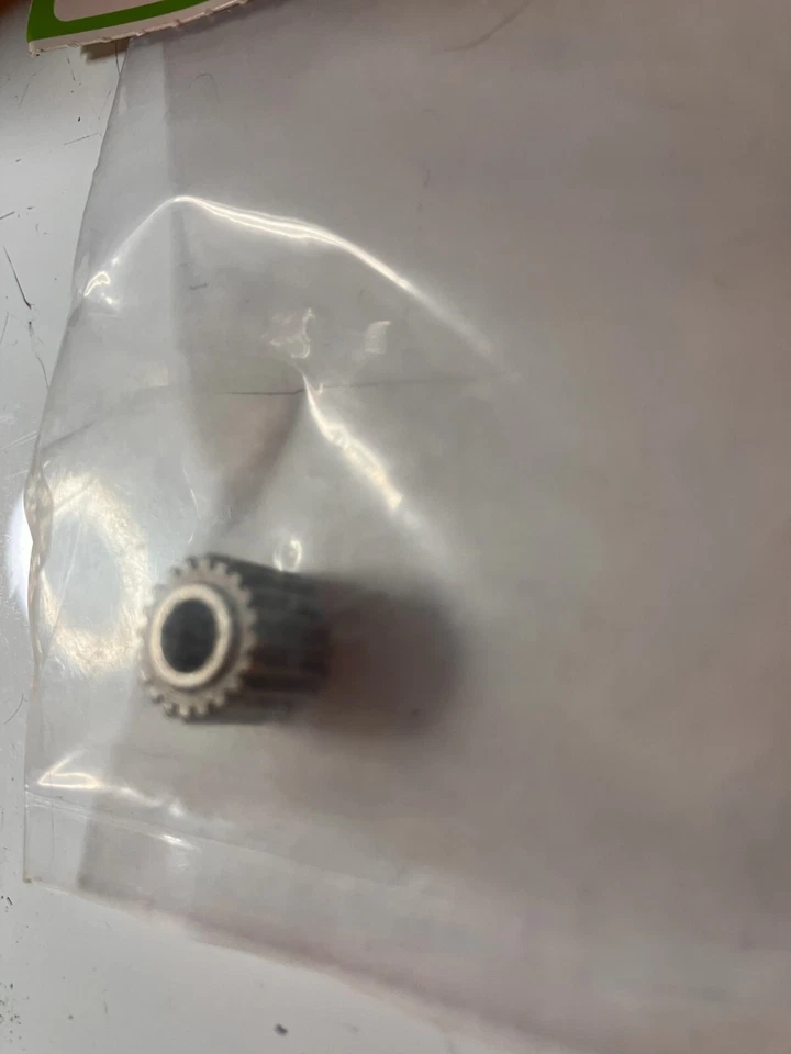 Axial SCX10 AX80029 Shock Cap Parts Tree & AX30394 48p 20t Drive Gear - Image 4 of 4