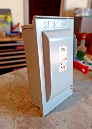 Siemens HF222NR Heavy Duty Safety Switch 2P, 60A, 240-250VDC, N3R, Type HS Hub - Picture 2 of 9