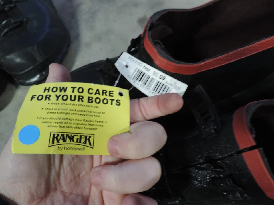 Honeywell Ranger T469 size 9 overboots - Image 4 of 4