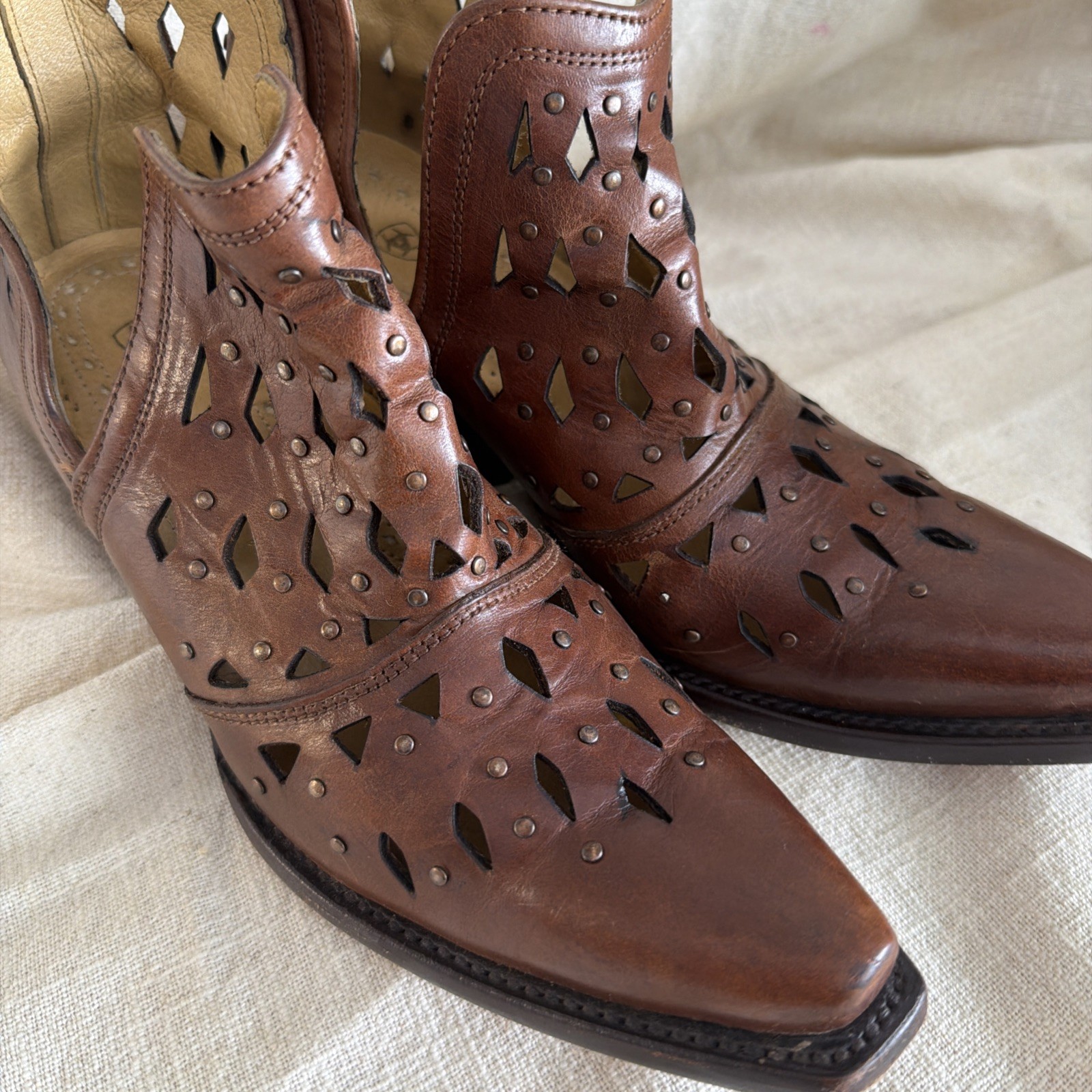ARIAT Dixon Womens Studded Western Ankle Boots Weather Brown Leather 8.5 Snip image 2