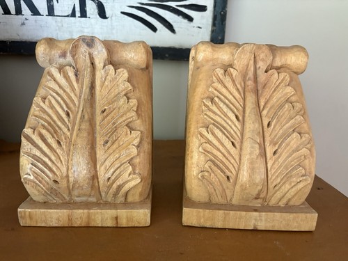 Corbel Paar Eiche gerollt schwere handgeschnitzte Akanthusblätter - Buchstützen / Wandlampen