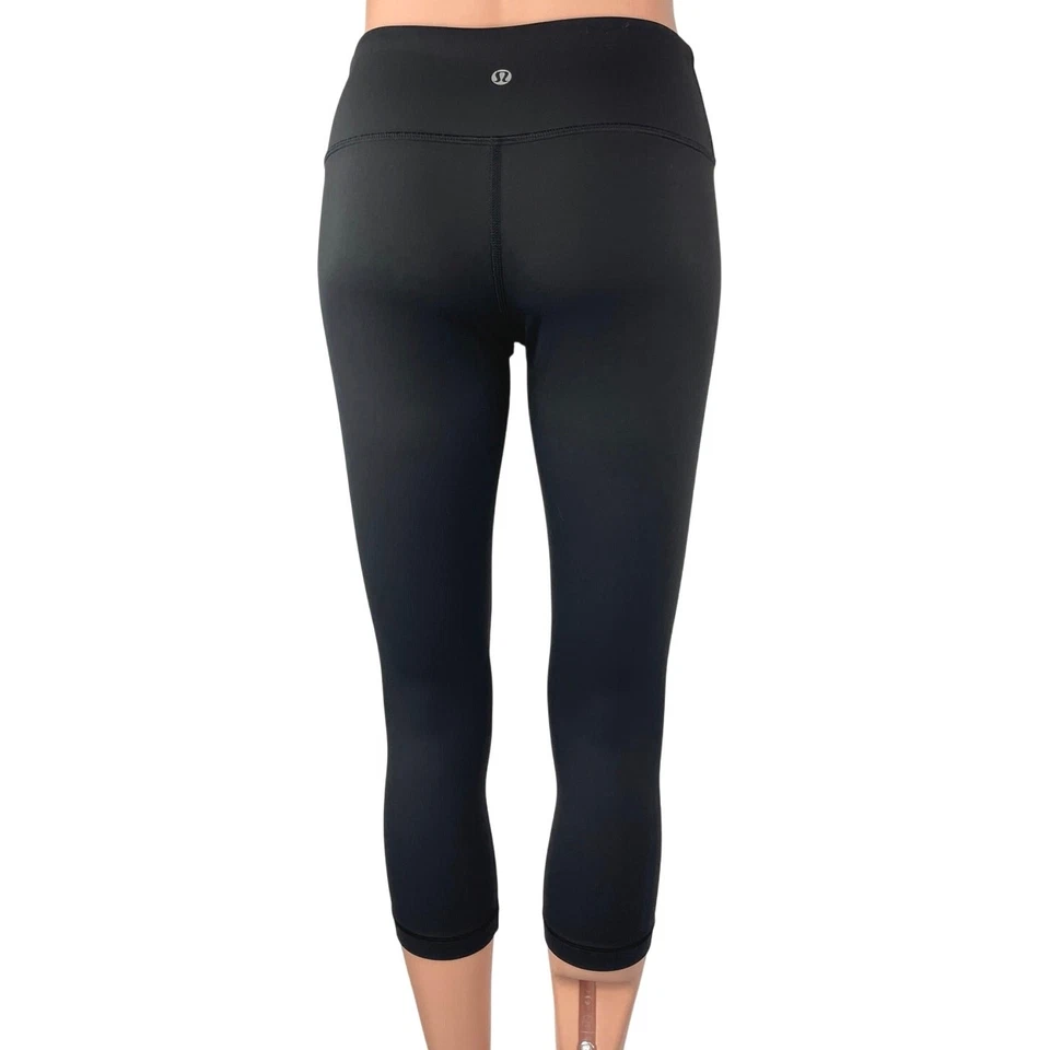 Lululemon Women's Black Low Rise Athletic Yoga Crop Capri Tight Leggings Pants S - Image 3 of 4