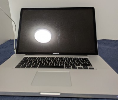 MacBook Pro 17 Zoll (mitte 2010) i5 2,53 GHz, 8GB DDR3, GT330M 512 MB, CH Layout