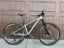 2020 Specialized Fuse Expert 29 Small ENVE wheels and cockpit upgrade