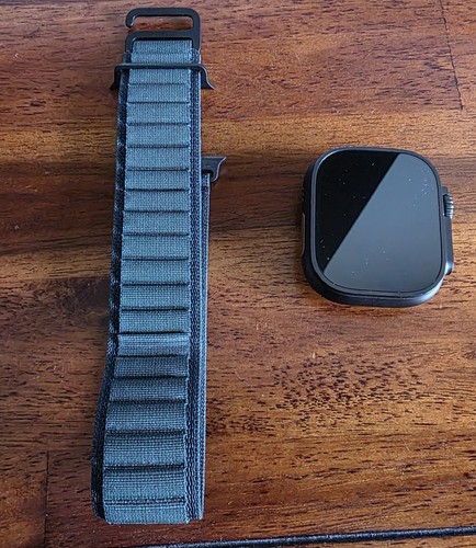 Apple Watch Ultra 2 49mm Black Titanium Case - Green Alpine Loop - Zdjęcie 2 z 11