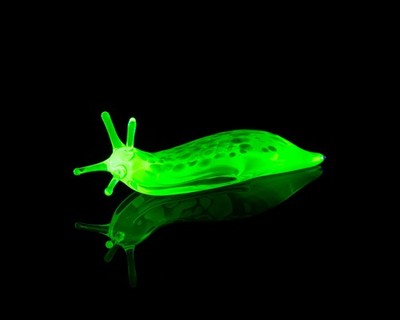 Uranium Glass Slug Figurine   Glowing UV Reactive Green Lampwork Snail