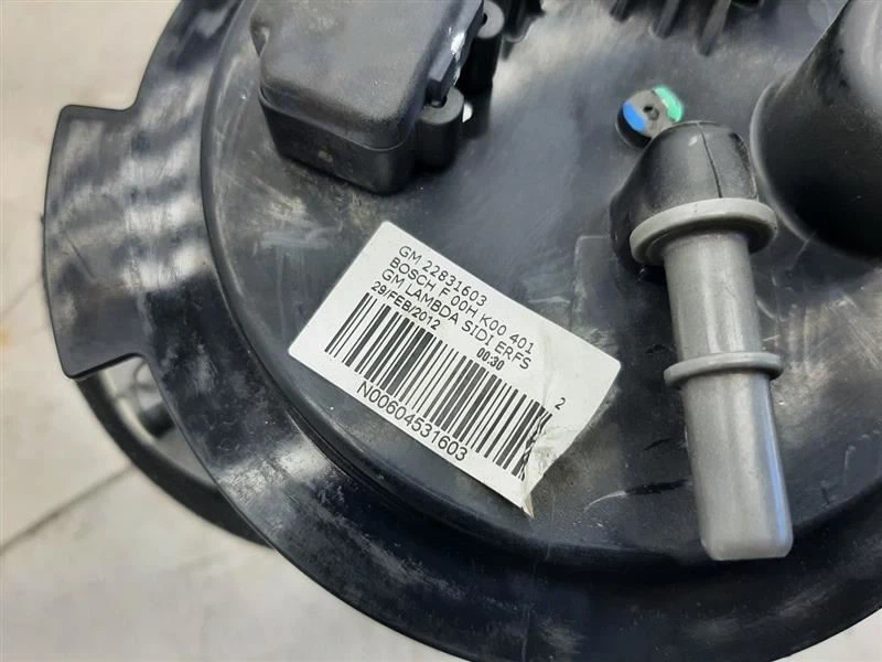 Топливный насос VIN J 11-значный ограниченный бак смонтирован 11-17 GMC Acadia 22957143 - Изображение 3 из 4