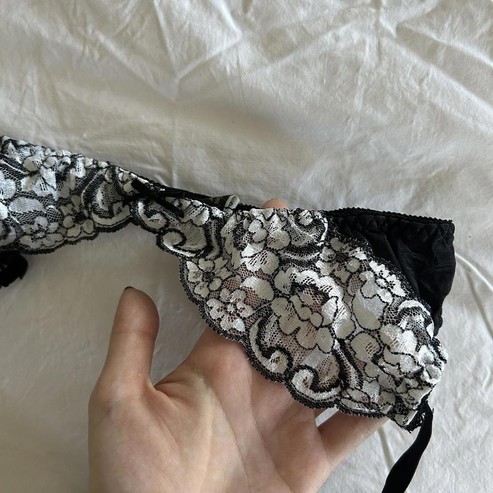 Vintage Black and white lace garter belt - image 2