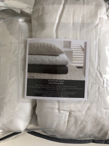 Set of 2 Vera Wang Standard Shams Luster BONE 300 Thread count - Brand New - Picture 3 of 6