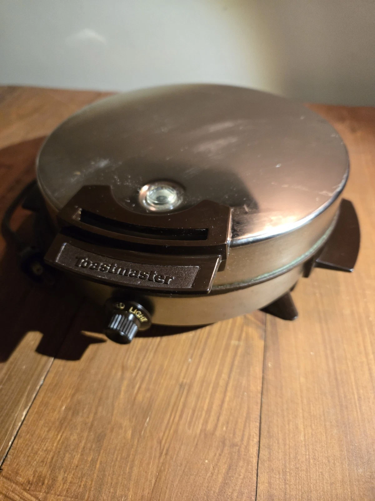 VTG Toastmaster Waffle Iron Maker Baker Non Stick Chrome 442 Round TESTED
