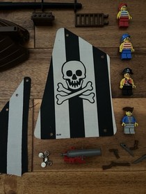 LEGO 6268 Renegade Runner Pirate Ship Parts Lot Minifigs Original Sails Stern !