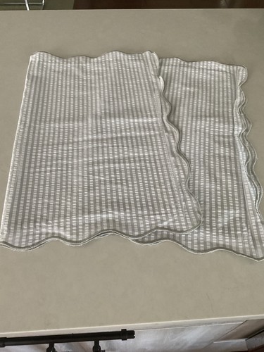 BROOKS BROS. Gray/White Scalloped Edge Seersucker Standard Pillow Shams(2)23x28