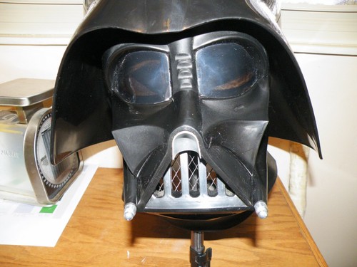 display used 2005 RUBIES STAR WARS DARTH VADER 2PC HELMET MASK COSPLAY - Picture 10 of 12