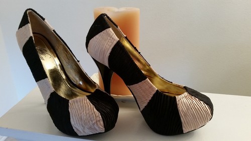Lady Luxe Black and Gold Ruched Pumps 6.5, 5 1/2 in. Heel, 1 1/2 in. Platform - Picture 3 of 5